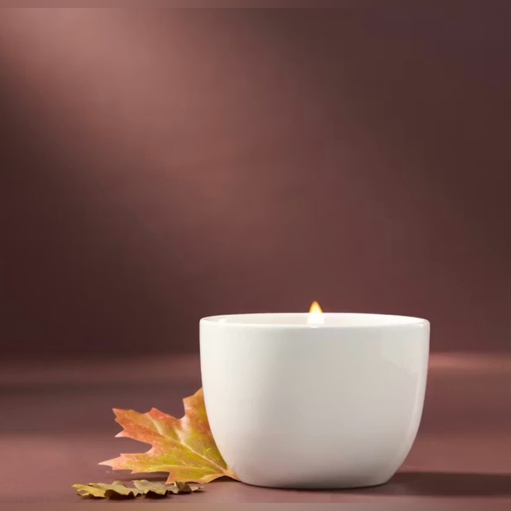 NWT Yankee Candle Glistening Leaves Ceramic Acorn Candle Gold Lid Fall Decor - Picture 3 of 5